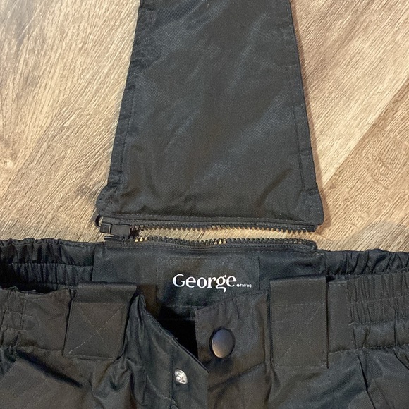 Unisex black snowpants size 7-8 youth - Picture 3 of 8